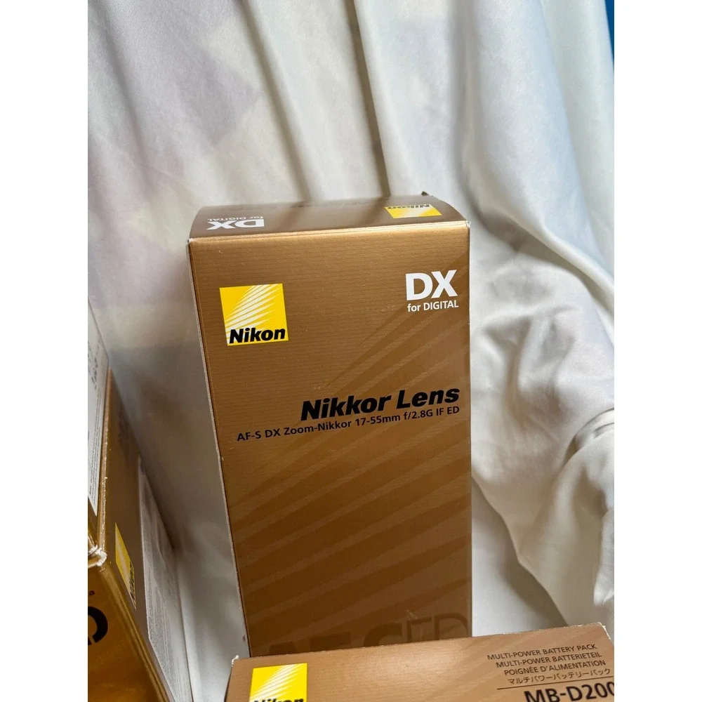 Nikon D200 DSLR Camera Nikkor 17-55mm f2.8G SB-800 Flash MB-D200 4 Boxes Only